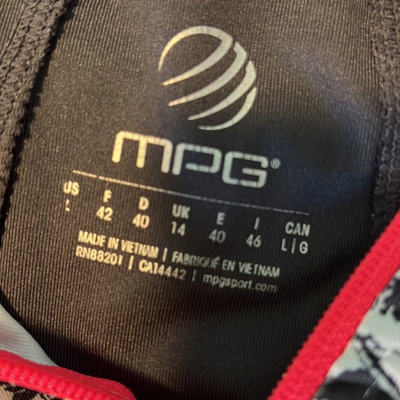 Women’s athletic jacket - Picture 2 of 2